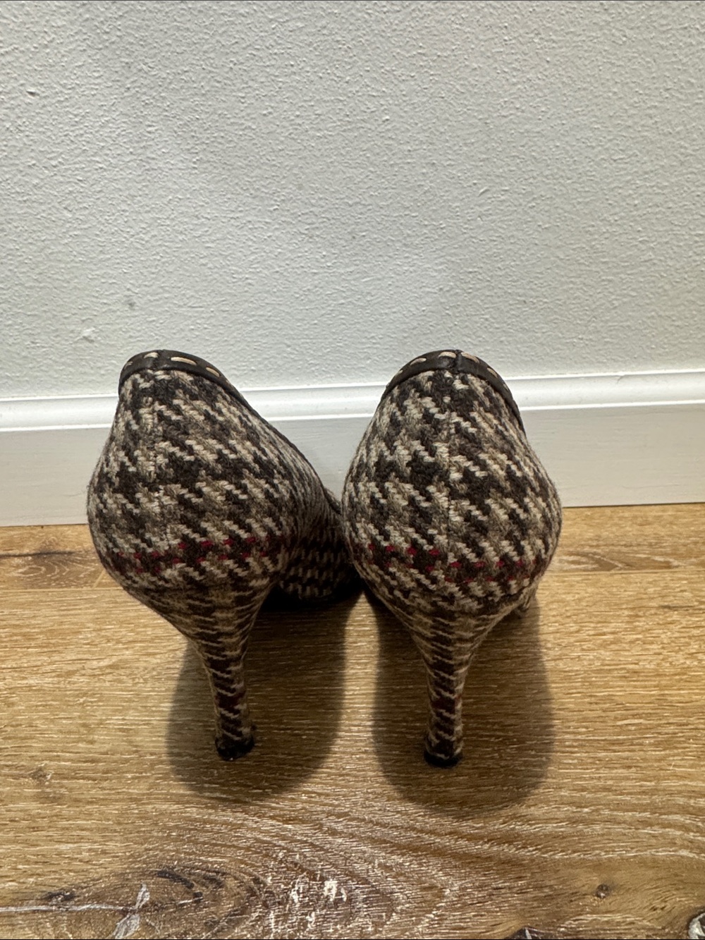 Prada Donna Brown Houndstooth Peep-Toe Heels with Subtle Red Accents - Picture 3 of 9